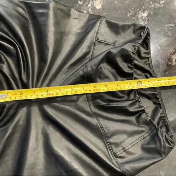 Aritzia Wilfred Daria Faux Leather Leggings sz M - Picture 4 of 5